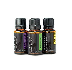 Forever Essential Oils Tri-Pak innehåller tre ljuvligt doftande eteriska oljor av högsta klass i lyxig förpackning.